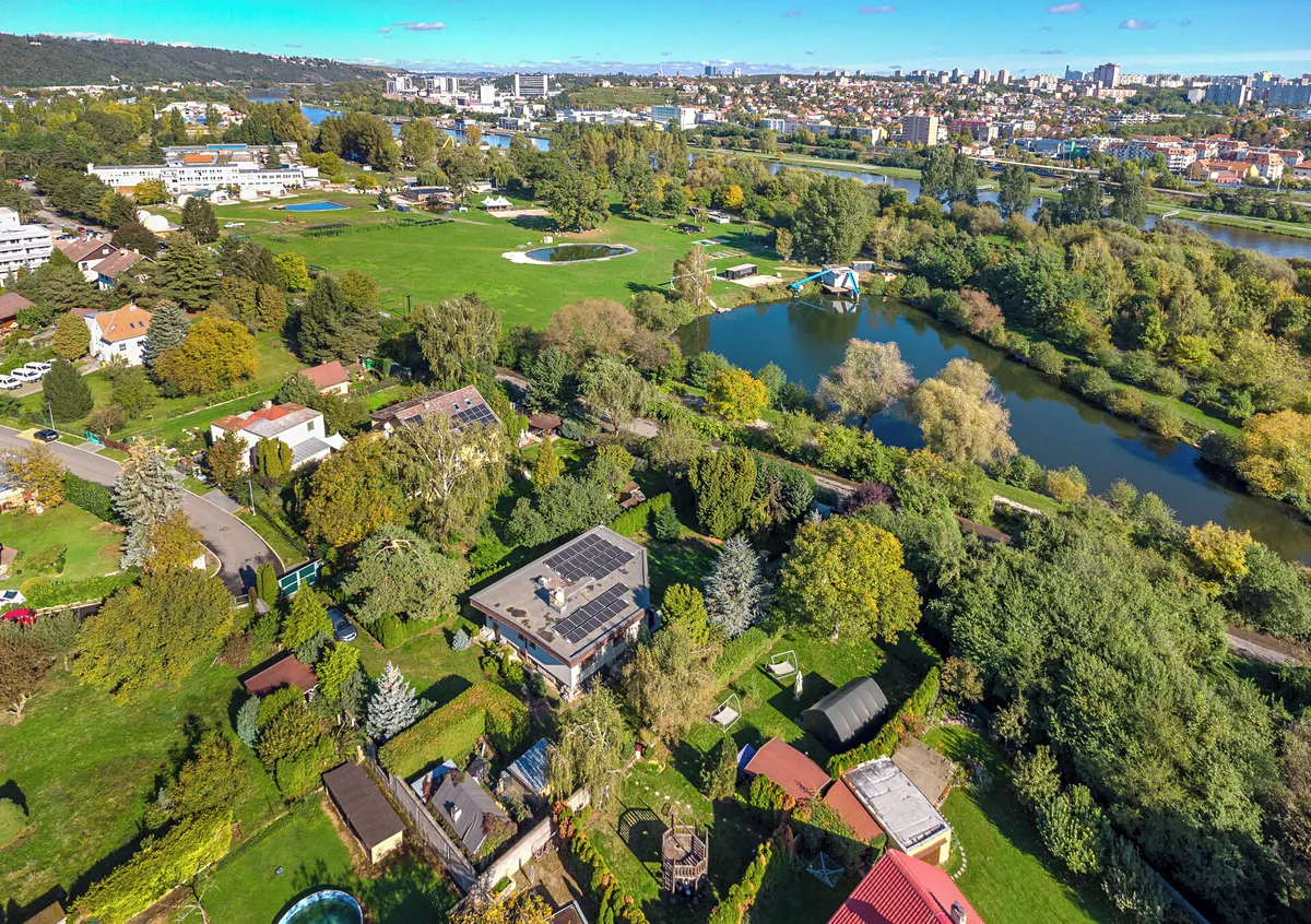 Prodej stavebního pozemku 2041 m²